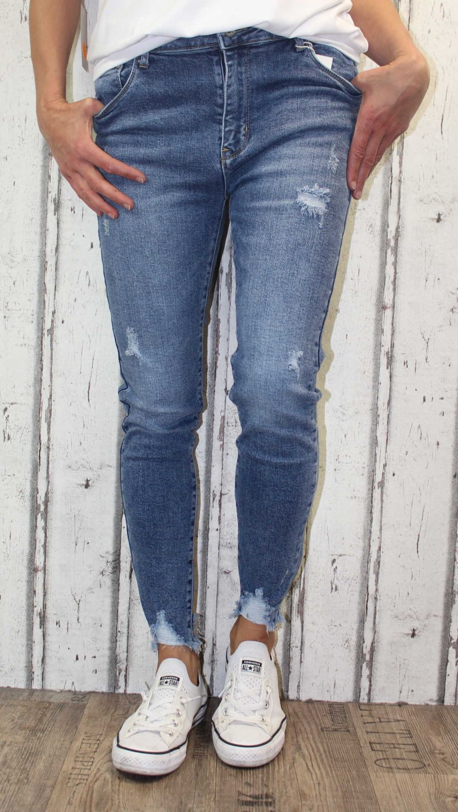 dámské elastické džíny, džíny skiny, dívčí elastické džíny, krátké džíny, modré džíny, džíny skiny, džíny s vysokým pasem, džíny s vyšším pasem, trhané džíny, krátké džíny Italy Moda
