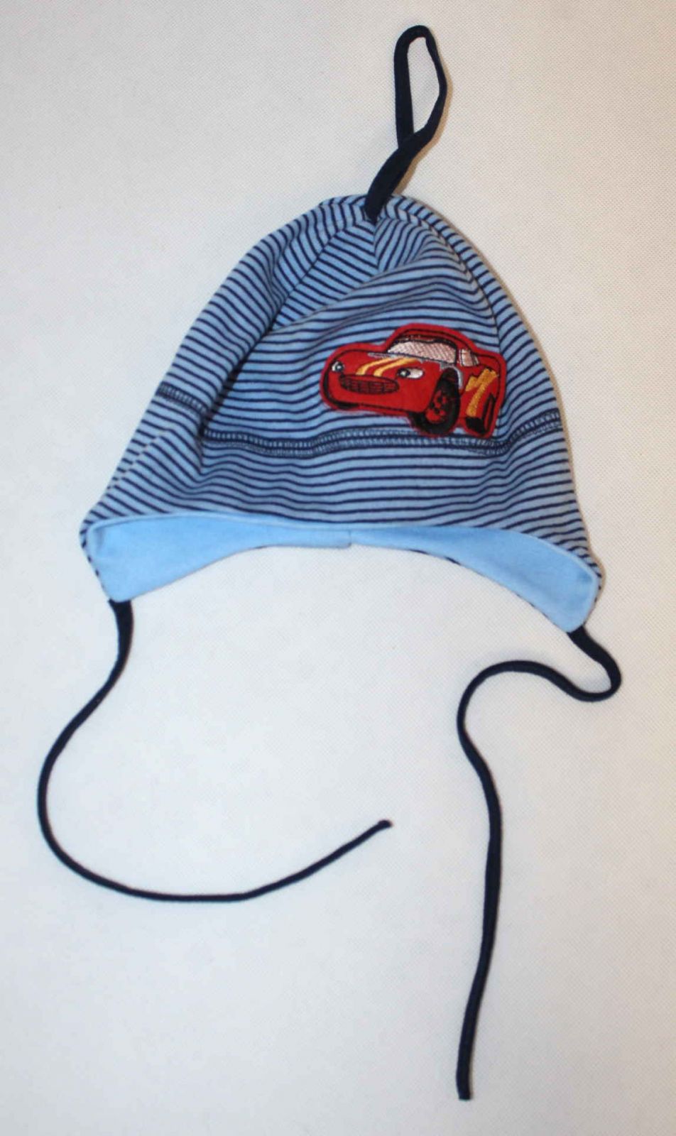 dětská čepice, kojenecká čepice, čepice pro miminka, chlapecká čepice, jarní čepice, bavlněná čepice, čepice se zavazováním, čepice s autem, sv. modrá čepice na zavazování, cars čepice