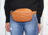 dámská kabelka, dívčí kabelka, dámská ledvinka, pásek, kabelka přes rameno, kabelka s řetízkem, širší pásek, ledvinka s páskem, hořčicová kabelka, hořčicová ledvinka Bruno Rossi