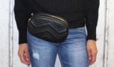 dámská kabelka, dívčí kabelka, dámská ledvinka, pásek, kabelka přes rameno, kabelka s řetízkem, širší pásek, ledvinka s páskem, černá kabelka, černá ledvinka Bruno Rossi